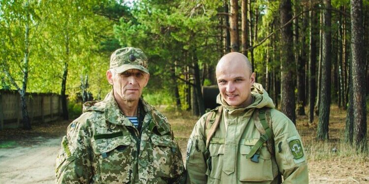 Кіборг з Маневич пішов у військо разом з батьком (відео)