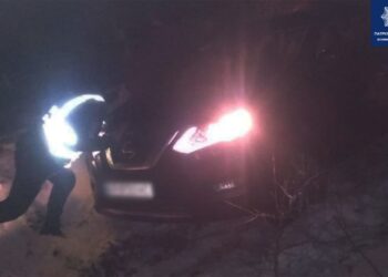 Вночі, біля посту в Маневичах діставали авто із кювету