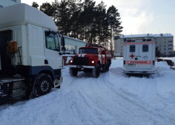 На Маневиччині за минулу добу рятувальники визволили зі снігових заметів карету швидкої та автобус