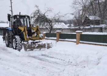 Техніка Маневицьких лісівників задіяна на розчищенні місцевих доріг