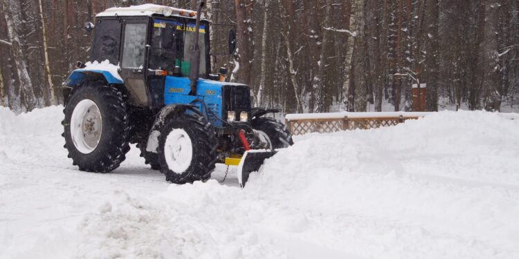 У Поліському ЛГ було придбано та залучено до очистки доріг додаткову техніку