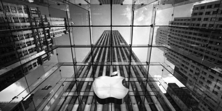 В чому перевага техніки Apple у порівнянні з іншими брендами?