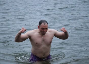 Волинські тероборонівці перевірити загартованість свого духу в освяченій водоймі