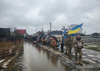 У Троянівці поховали Захисника Михайла Вознюка