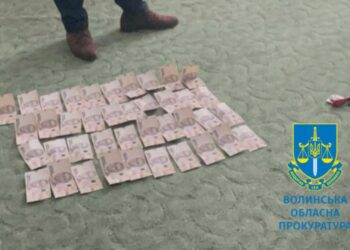 Посадовця Волинського облавтодору викрито на одержанні неправомірної вигоди