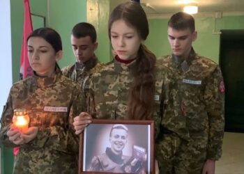 Вшанували Героя України, іменем якого названа школа