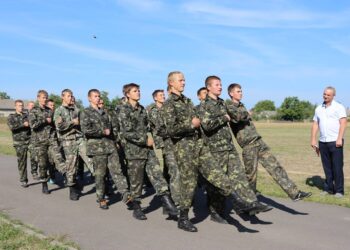 Викладачу Колківського Центру професійної освіти, який воює, збирають кошти на авто