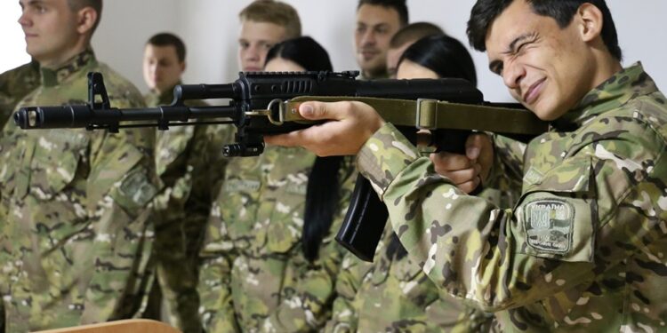 В Українських вишах планують впровадити обов’язкову військову підготовку