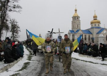 У Маневичах попрощались із двома воїнами − Андрієм Міщуком та Олександром Голодюком