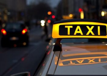 Тим, хто надає послуги в режимі «таксі» власним автомобілем, рекомендують  зареєструватися як суб’єкт підприємницької діяльності