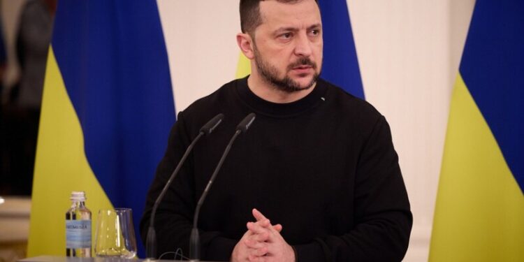 Зеленський розповів про далекобійну секретну зброю від партнерів, якою знищили 26 гелікоптерів рф за добу